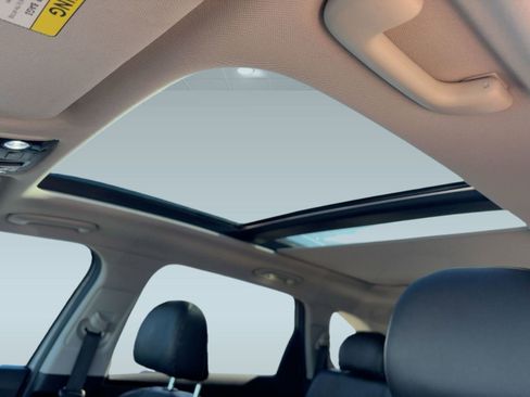 Used 2022 Kia Sorento S w/ Panoramic Sunroof Package image 16