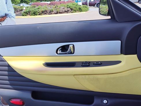 Used 2002 Ford Thunderbird Deluxe image 7