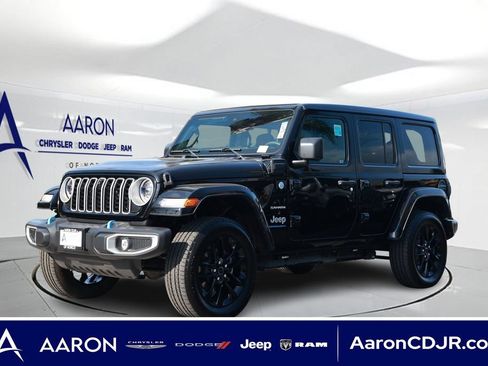 Used 2024 Jeep Wrangler Unlimited Sahara w/ Technology Group AWD/4WD image 1