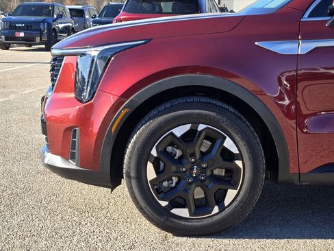 Certified 2025 Kia Sorento S w/ Panoramic Sunroof Package image 6