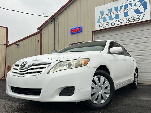 Used 2010 Toyota Camry SE image 8