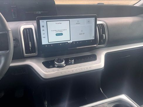 Used 2025 Ford Expedition Active image 6