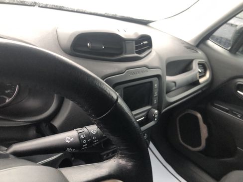 Used 2016 Jeep Renegade Latitude w/ Cold Weather Group image 12