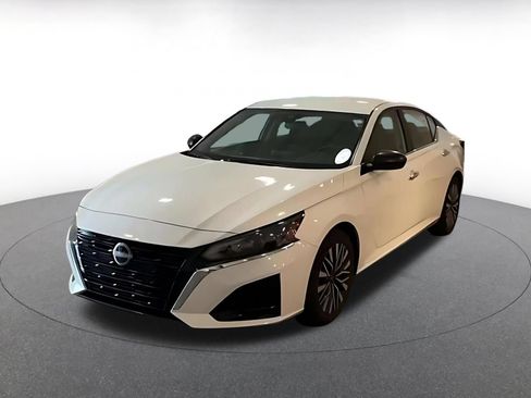 Used 2025 Nissan Altima 2.5 SV FWD image 4