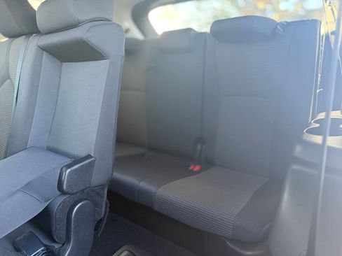 Used 2024 Toyota Highlander LE image 18