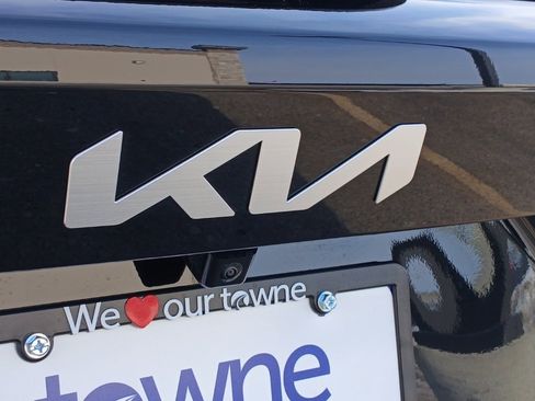 Used 2025 Kia Sorento S image 31