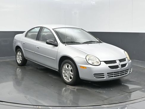 Used 2005 Dodge Neon SXT image 2
