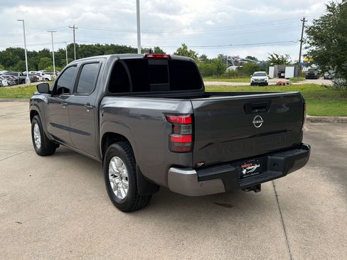 Used 2024 Nissan Frontier SV w/ SV Convenience Package RWD image 3