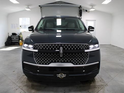 New 2026 Lincoln Navigator Reserve image 2