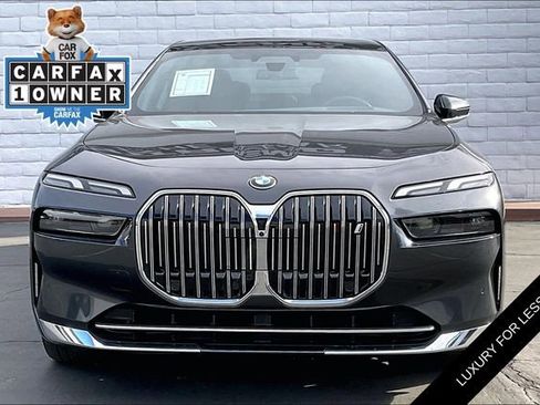 Used 2023 BMW i7 xDrive60 AWD/4WD image 2