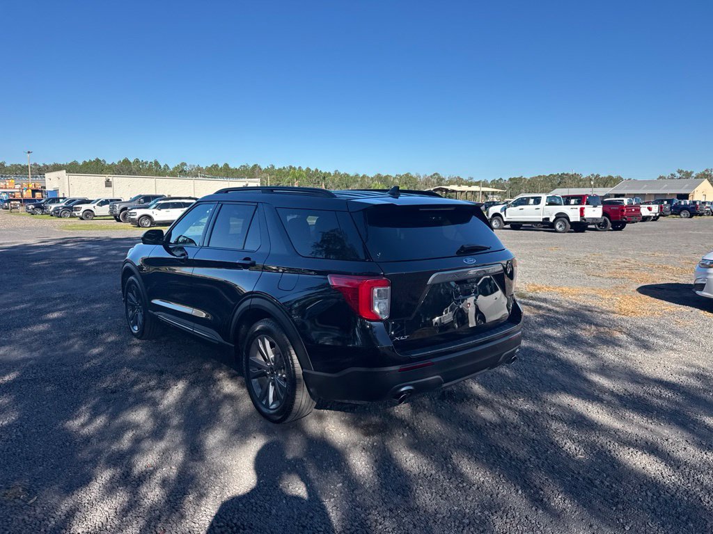 Used 2023 Ford Explorer XLT w/ Equipment Group 202A RWD image 4