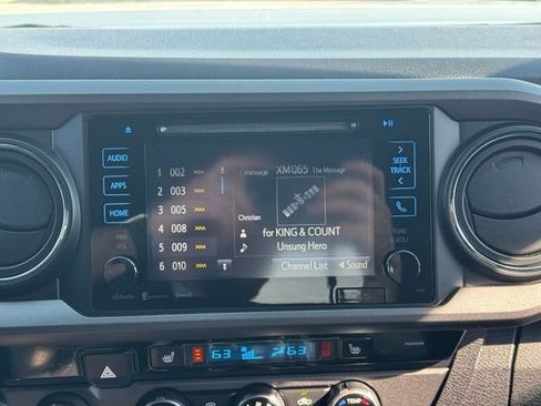 Used 2016 Toyota Tacoma TRD Off-Road w/ Premium & Technology Package image 18