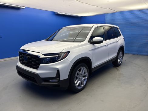 Used 2025 Honda Passport EX-L image 4