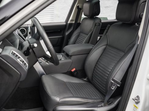 Used 2023 Land Rover Discovery S image 22