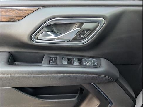 Used 2023 Chevrolet Suburban Premier image 16