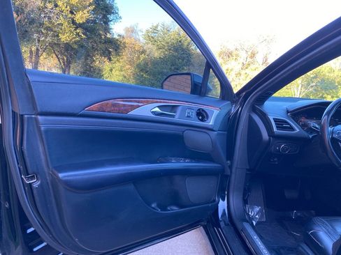 Used 2017 Lincoln MKZ Reserve image 7