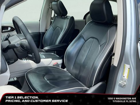 Used 2024 Chrysler Pacifica Limited FWD image 21