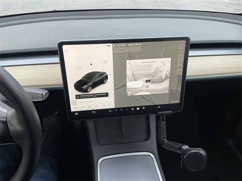 Used 2021 Tesla Model Y Long Range image 17