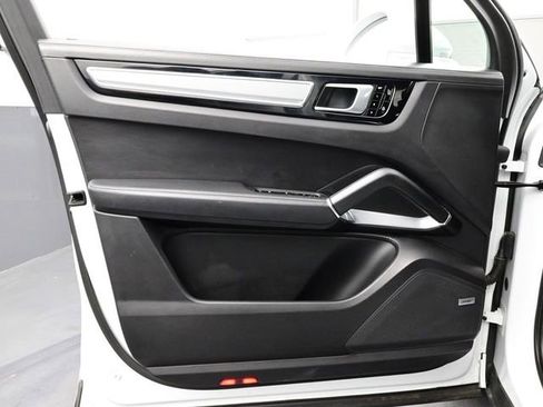 Certified 2021 Porsche Cayenne Turbo AWD/4WD image 7