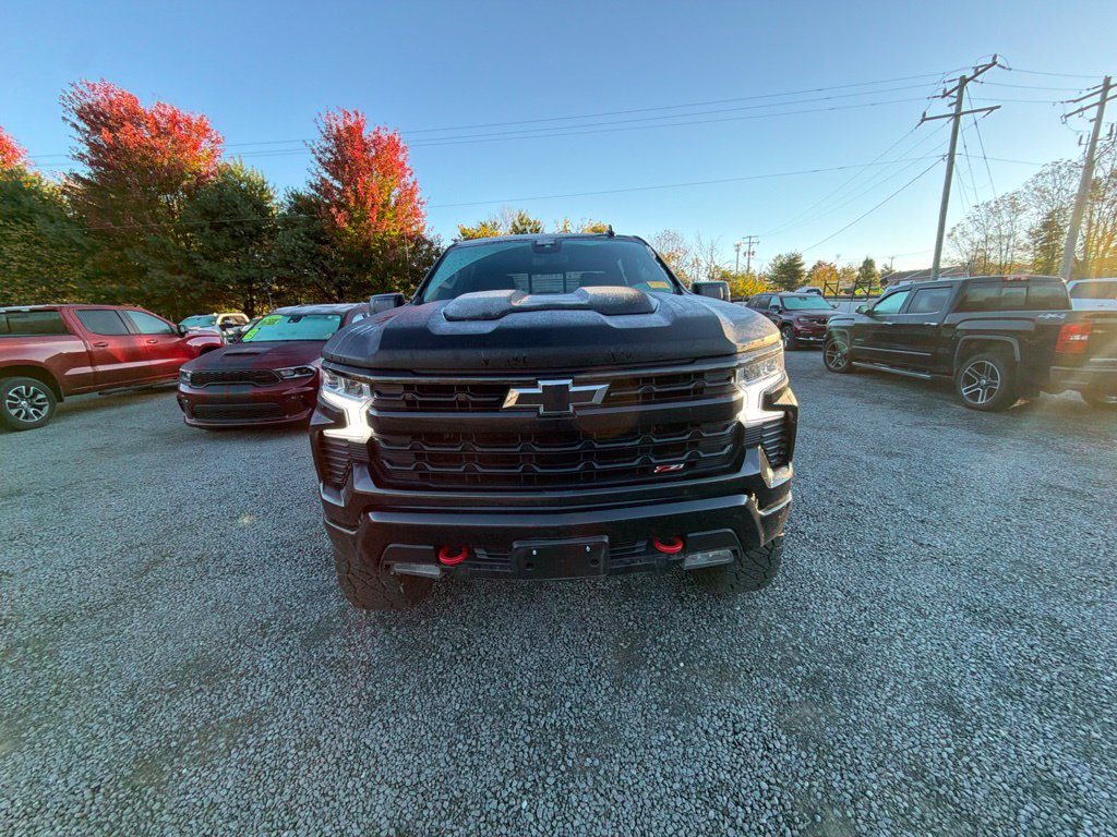 Used 2025 Chevrolet Silverado 1500 LT Trail Boss w/ Convenience Package II AWD/4WD image 2