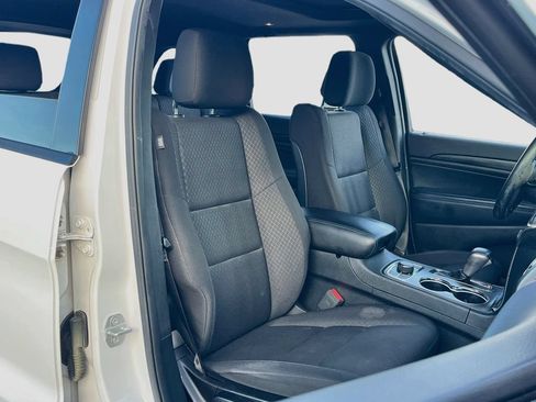 Used 2019 Jeep Grand Cherokee Laredo AWD/4WD image 27