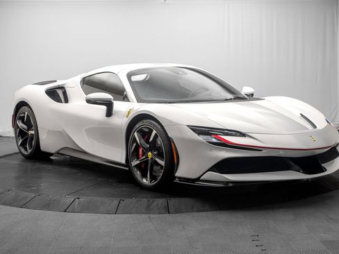 Used 2022 Ferrari SF90 Spider AWD/4WD image 10