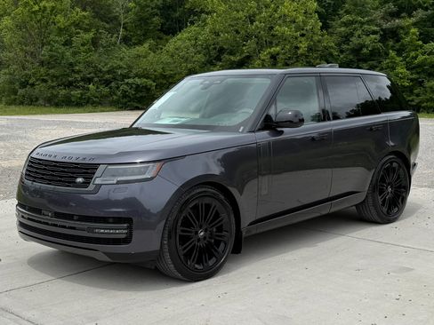 Used 2024 Land Rover Range Rover SE AWD/4WD image 2