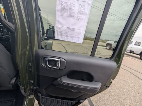 Used 2023 Jeep Wrangler Sahara image 7