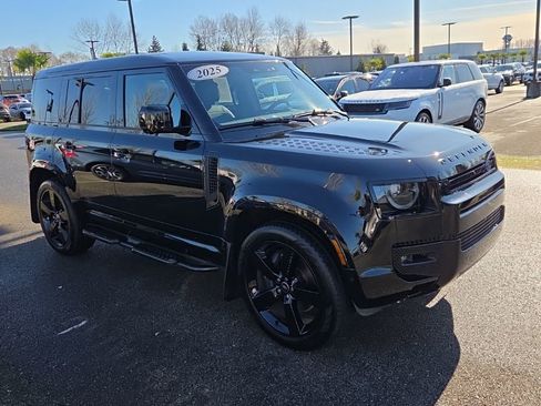 Used 2025 Land Rover Defender 110 X-Dynamic SE image 8