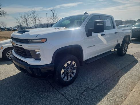 Certified 2024 Chevrolet Silverado 2500 Custom w/ Custom Value Package image 5