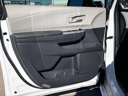 Used 2023 Toyota Sienna XLE image 22