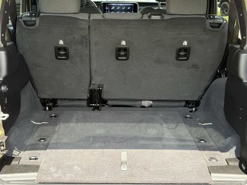 Used 2025 Jeep Wrangler Unlimited Rubicon AWD/4WD image 21