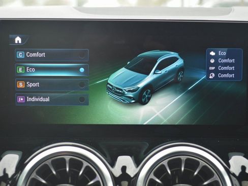 Certified 2025 Mercedes-Benz GLA 250 GLA 250 image 24