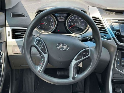 Used 2015 Hyundai Elantra SE w/ Option Group 02 FWD image 12