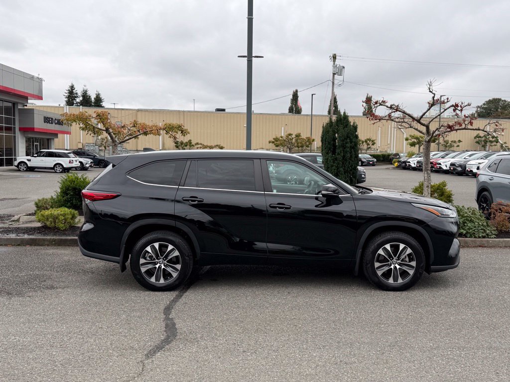 Used 2023 Toyota Highlander XLE AWD/4WD image 6