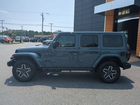 New 2026 Jeep Wrangler Unlimited Sahara w/ Technology Group AWD/4WD image 7