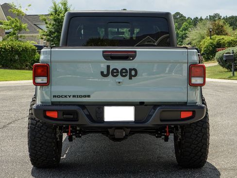Used 2023 Jeep Gladiator Sport AWD/4WD image 7