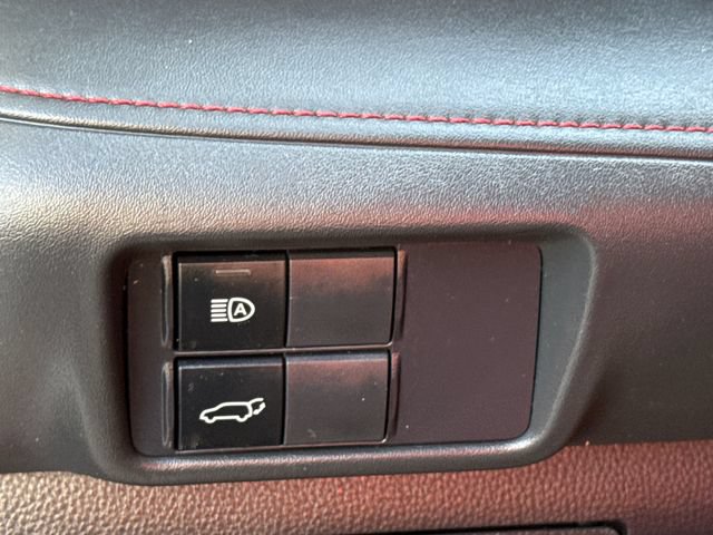 Used 2021 Toyota Highlander XSE FWD image 23