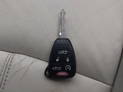 Used 2013 Chrysler 200 Limited image 32