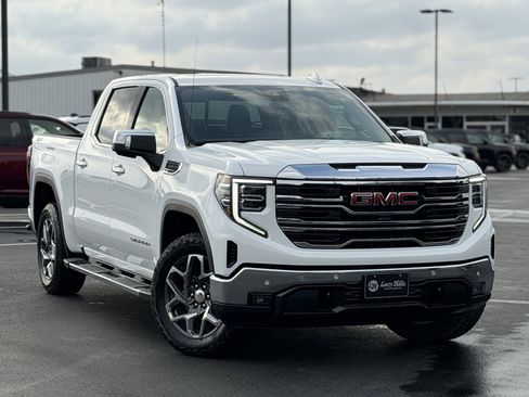 Used 2025 GMC Sierra 1500 SLT w/ SLT Premium Plus Package image 3