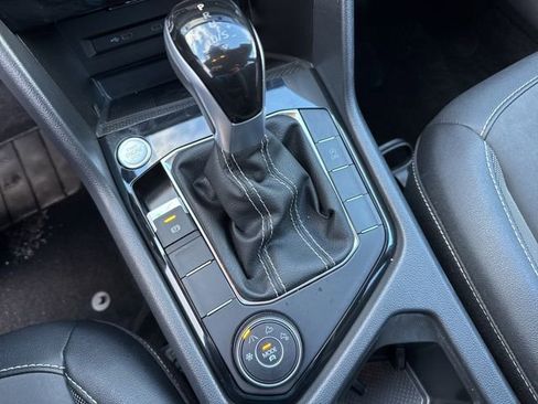 Certified 2024 Volkswagen Taos SE image 16