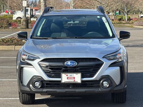 Used 2025 Subaru Outback Premium image 9