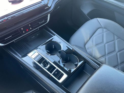 Used 2025 Volkswagen Atlas SE image 44