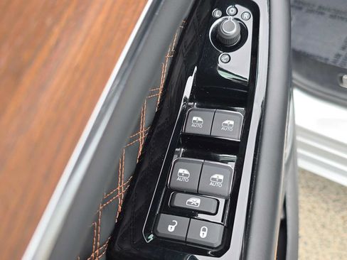 Used 2021 Jeep Grand Cherokee L Summit w/ Advanced Protech Group IV AWD/4WD image 22