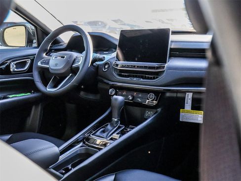 New 2026 Jeep Compass Latitude image 18