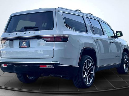 Used 2022 Jeep Wagoneer Series III w/ Premium Group I AWD/4WD image 23