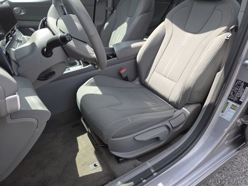 Used 2025 Hyundai Elantra SEL FWD image 28