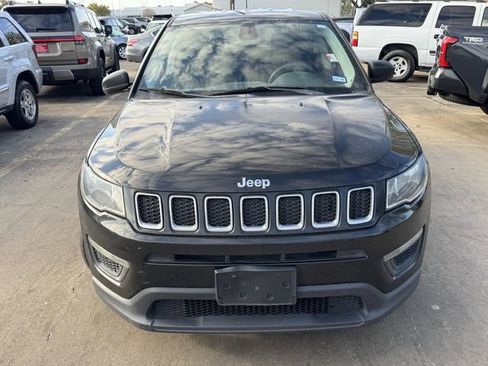 Used 2020 Jeep Compass Sport image 2
