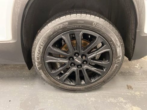 Certified 2023 GMC Acadia SLE w/ Driver Convenience Package image 33