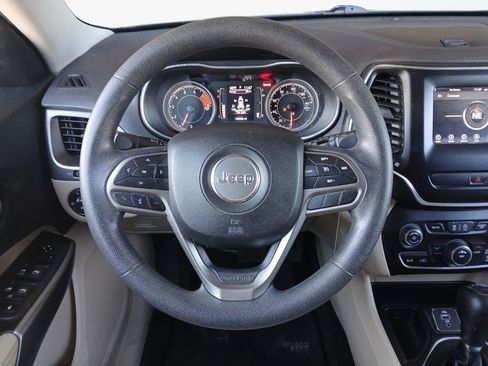 Used 2019 Jeep Cherokee Latitude w/ Popular Appearance Group image 20